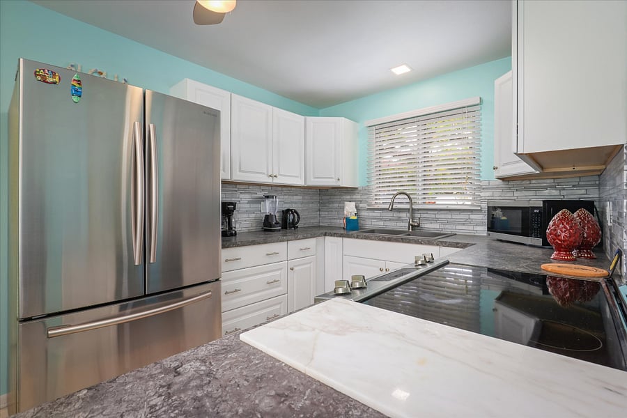 Fully Equiped Kitchen with New Applicances