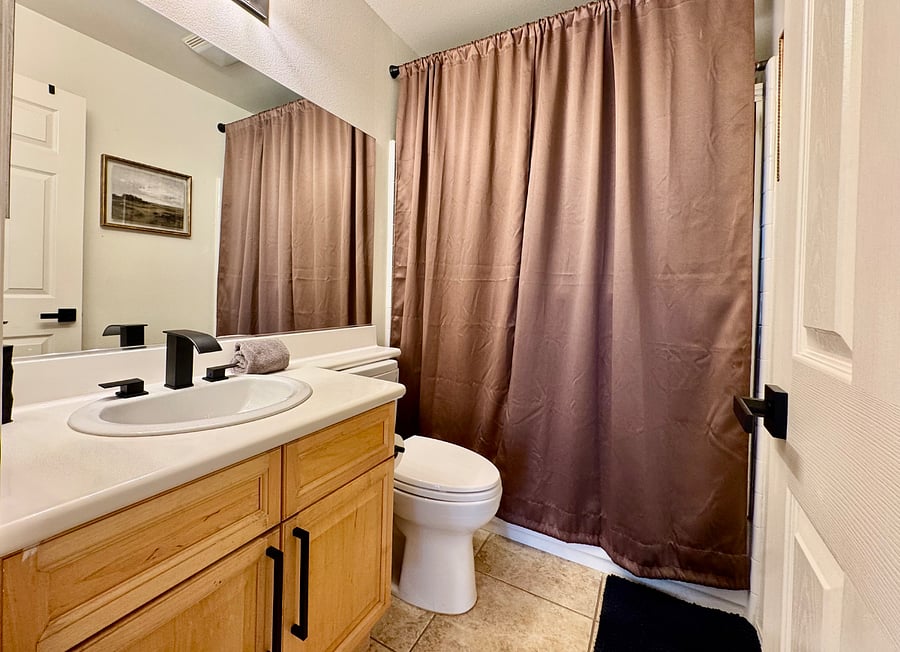 Downstairs Full bathroom 