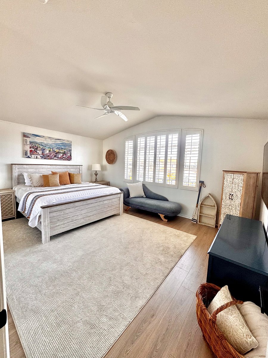 Upstairs bedroom with king size bed