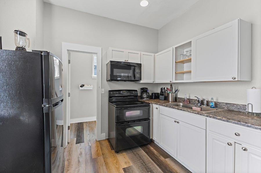 Full kitchen