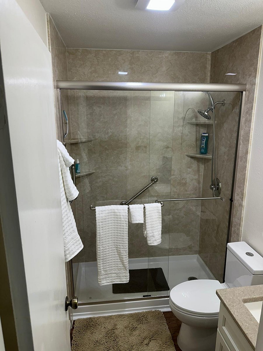 Master full bathroom