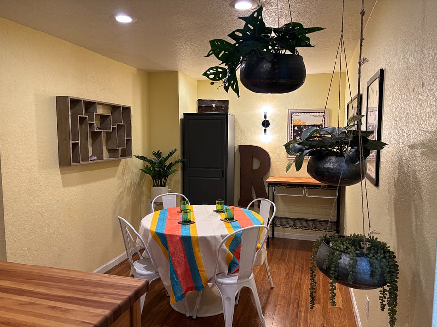 Dinning room and bar