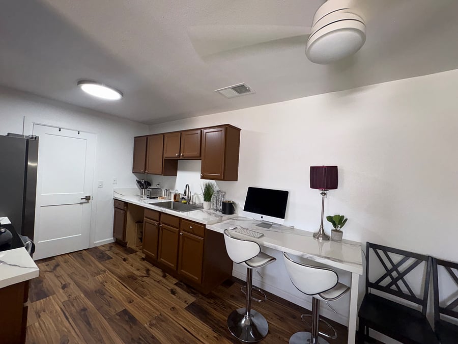 Full kitchen