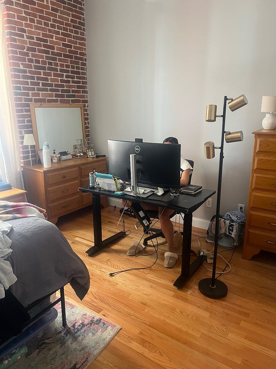 2nd bedroom will have work desk (no monitor)