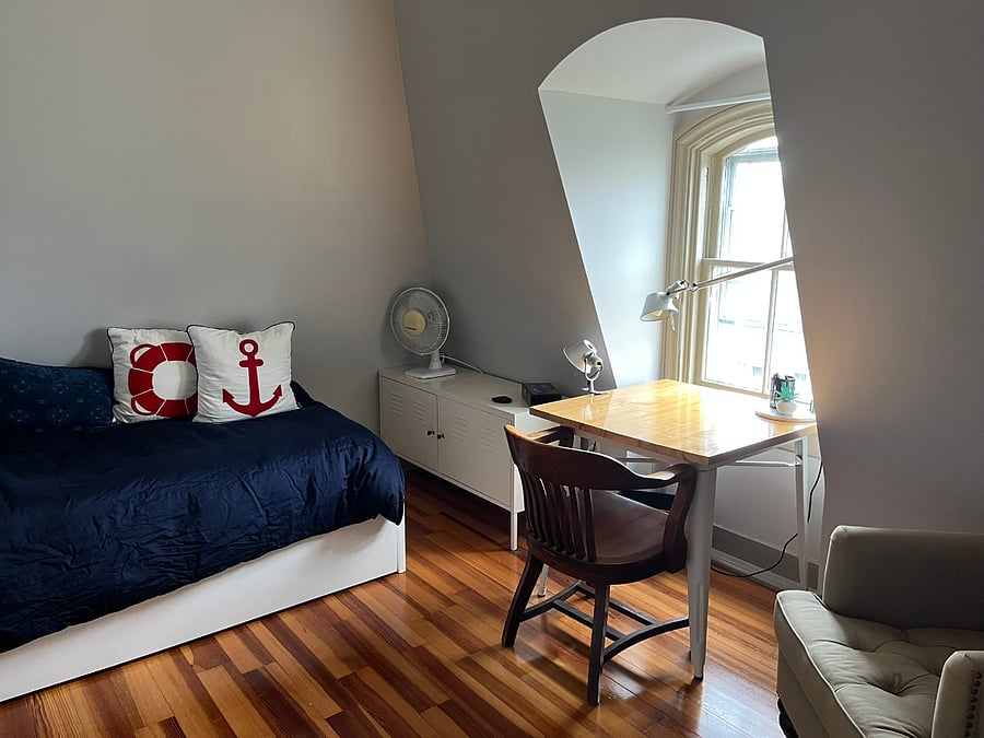 3rd Floor Office / Twin bedroom 