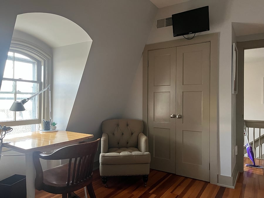 3rd Floor Office / Twin bedroom 