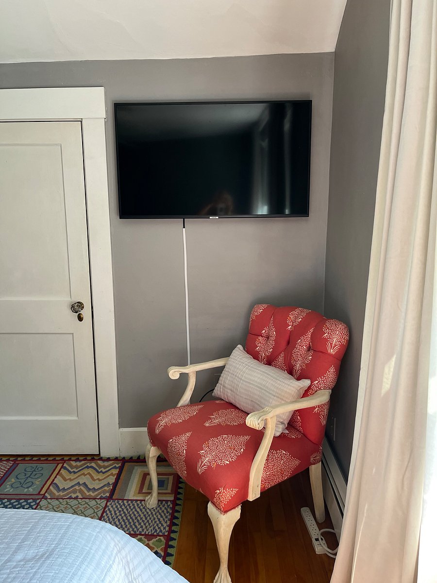 Bedroom - Sitting Area with 50"   Smart TV