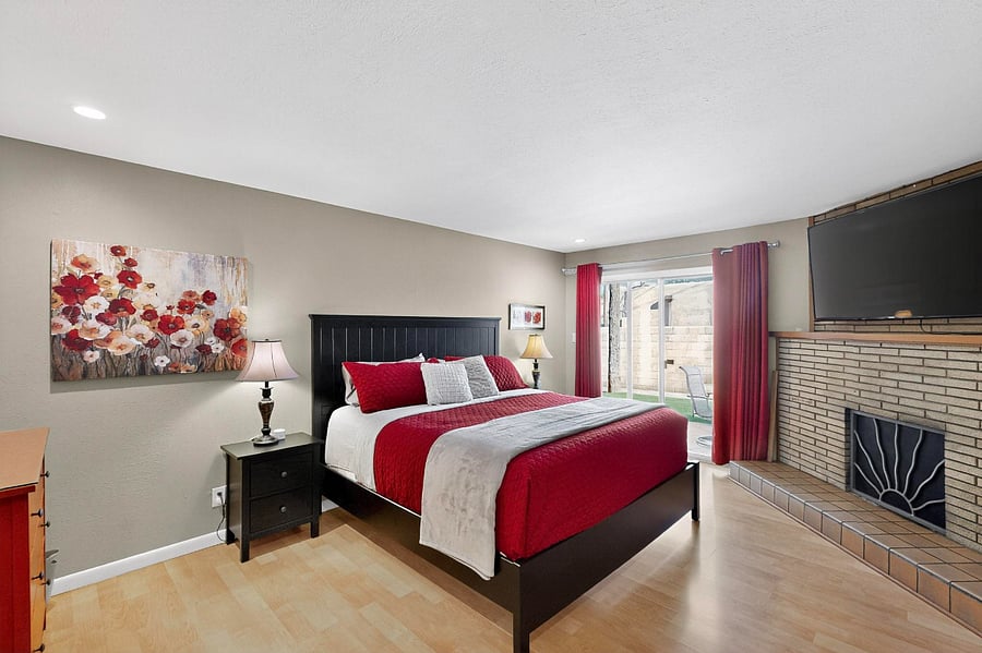 Second bedroom with king bed, Smart TV, walk-in closet, access to back yard