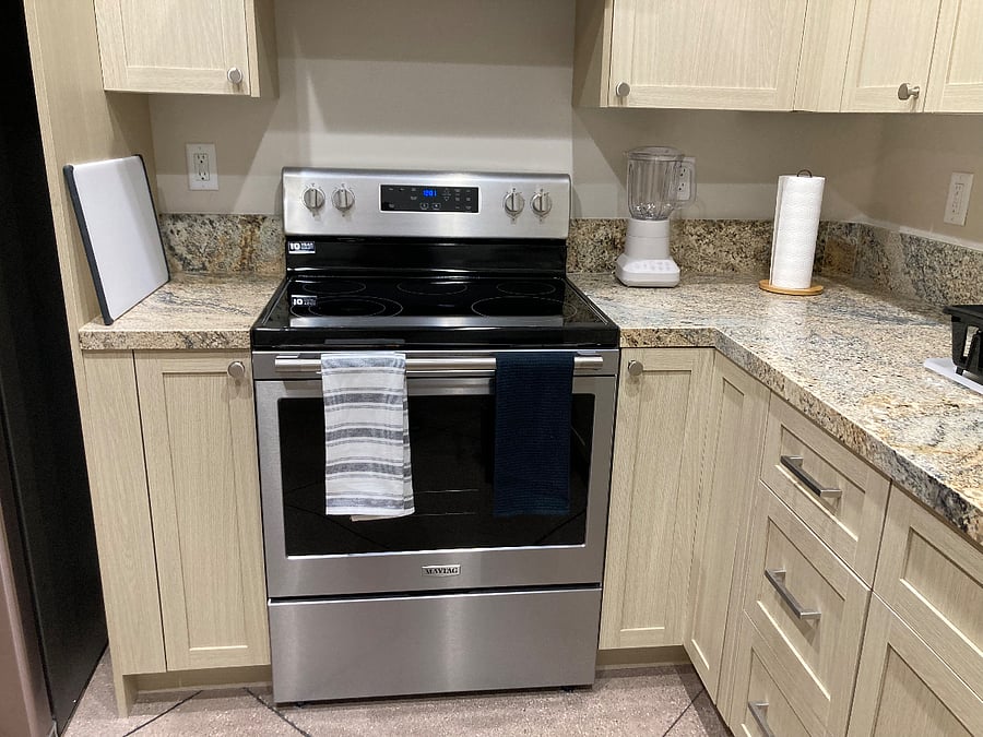 Range with cooktop and oven