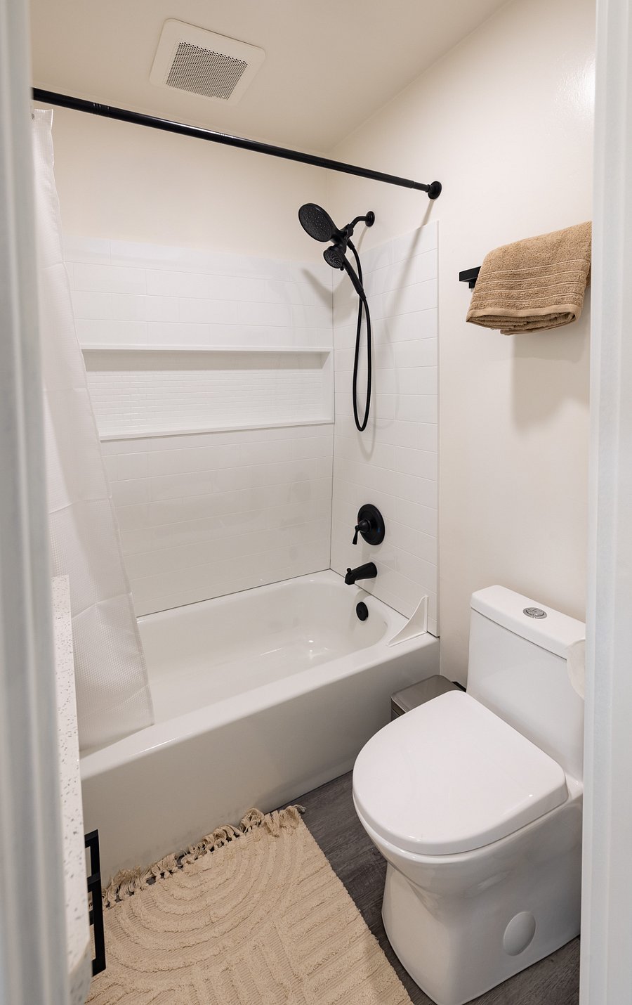 Bathroom has a shower/tub