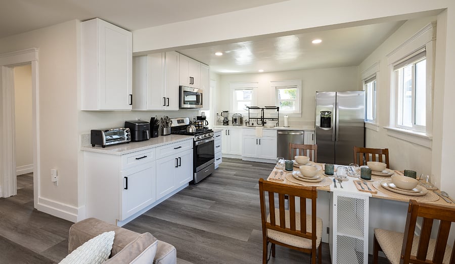 +Dishwasher/Stove/Refrigerator/Microwave
+Appliances new as of 2025