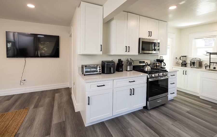 +Dishwasher/Stove/Refrigerator/Microwave
+Appliances new as of 2025