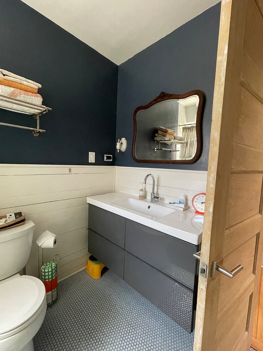 Full bath on second floor.