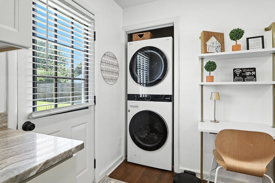 In-unit washer and dryer, laundry convenience is always at your fingertips.