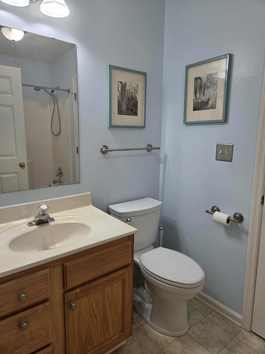 2nd Floor Bathroom
