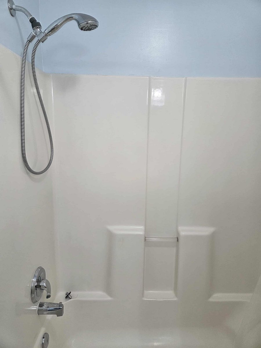 2nd Floor Bathroom - Tub/Shower Combo