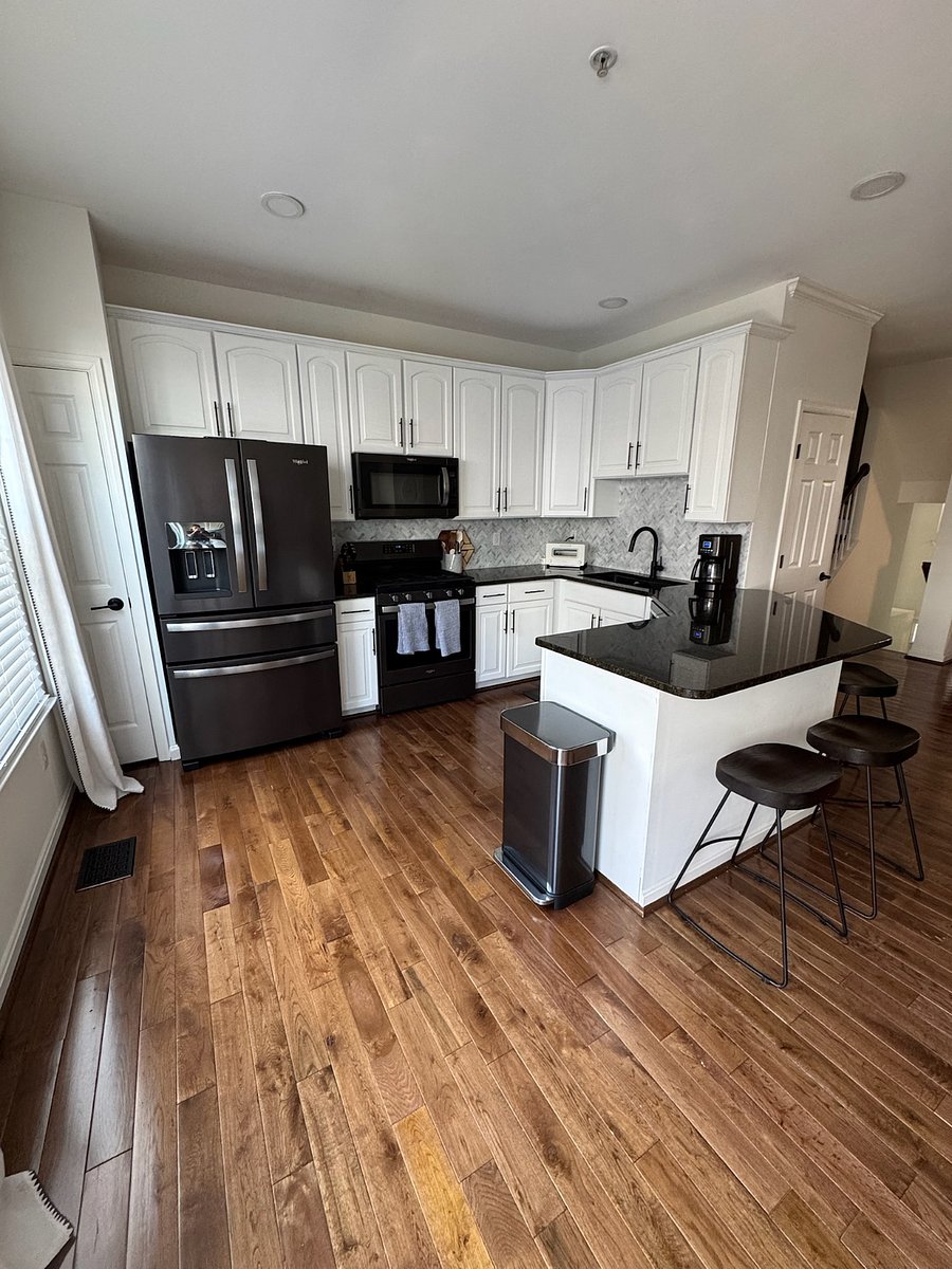 Main floor: kitchen (2nd floor)