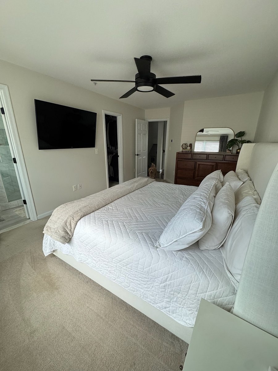 Bedroom 1: Master (king), 3rd floor