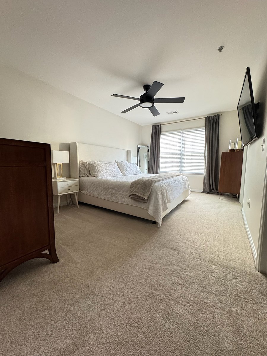 Bedroom 1: Master (king), 3rd floor