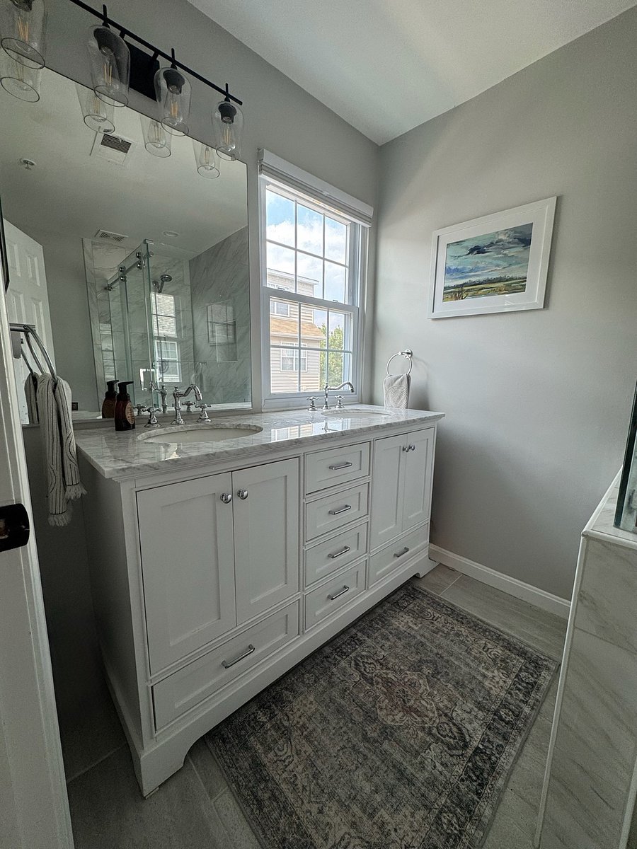 Bedroom 1: ensuite master bath