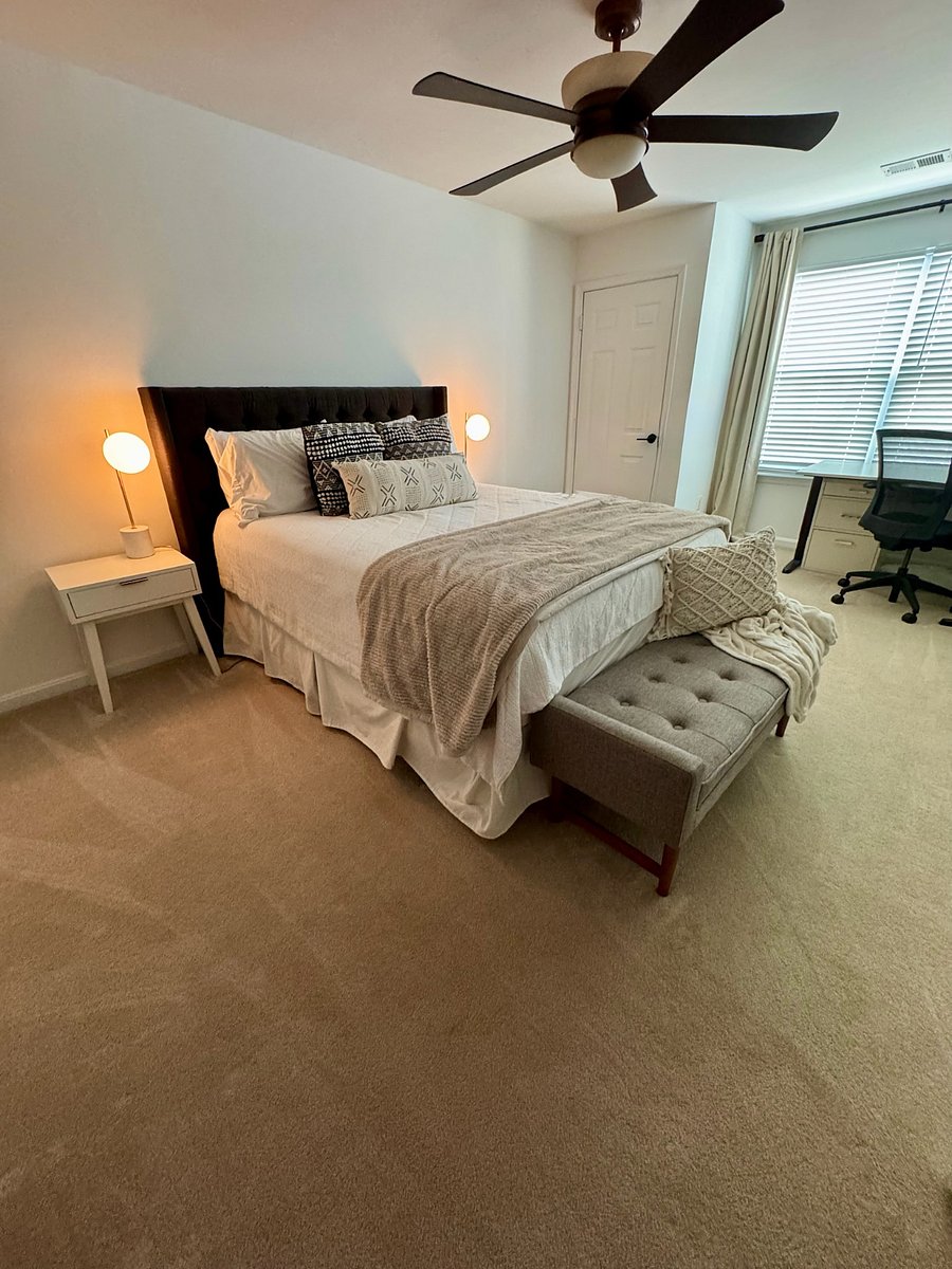 Bedroom 3: Queen, 4th floor (secondary master)