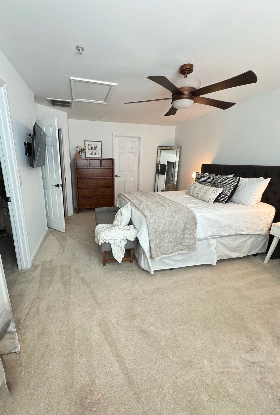 Bedroom 3: Queen, 4th floor (secondary master)