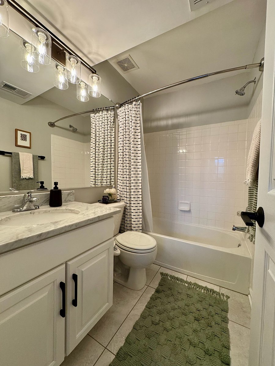 Bedroom 2: twin ensuite bath
