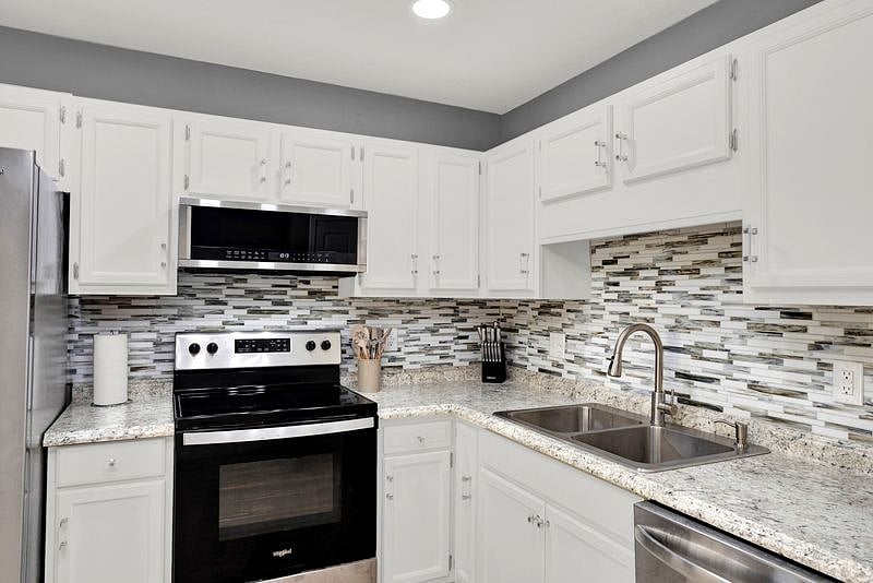 Furnished Finder property 888186_1 photo 11