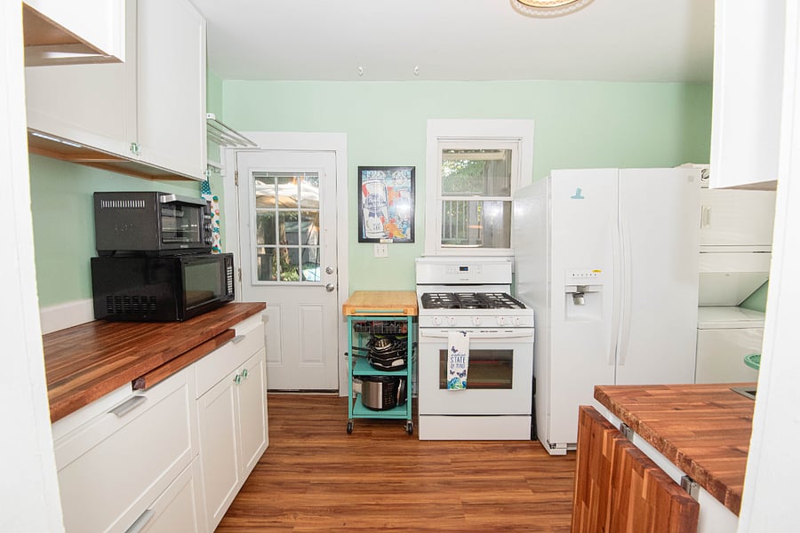 Full Kitchen with Gas Range & Full-Size Refrigerator