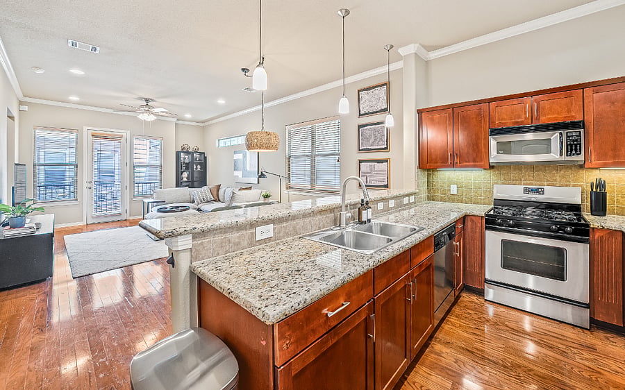 Kitchen & Dining Area