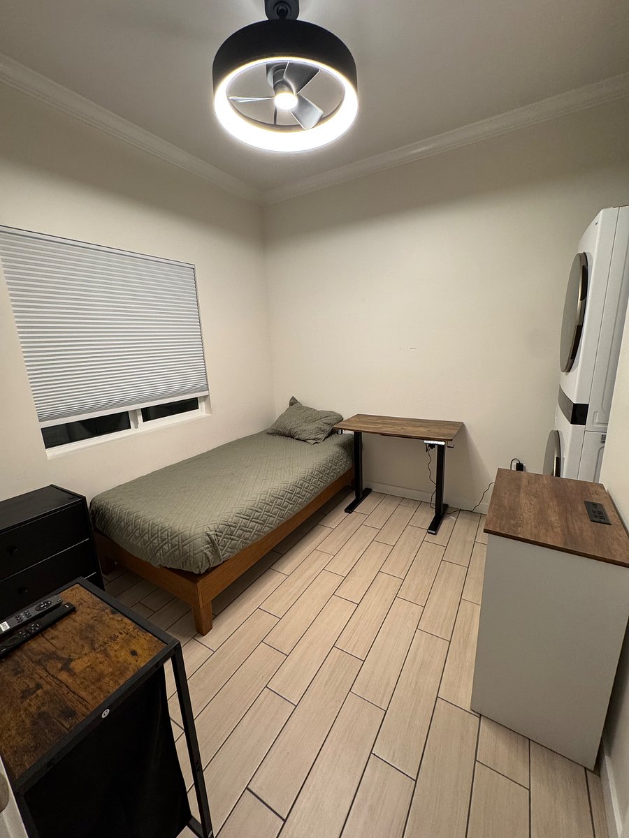 Bedroom # 1
Twin Size bed
Washer and Dryer