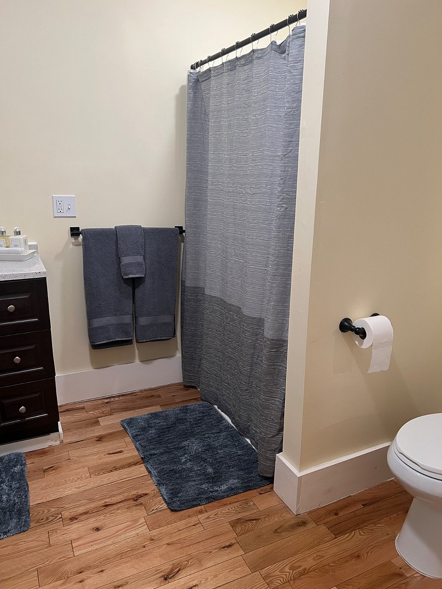 1st floor full bathroom