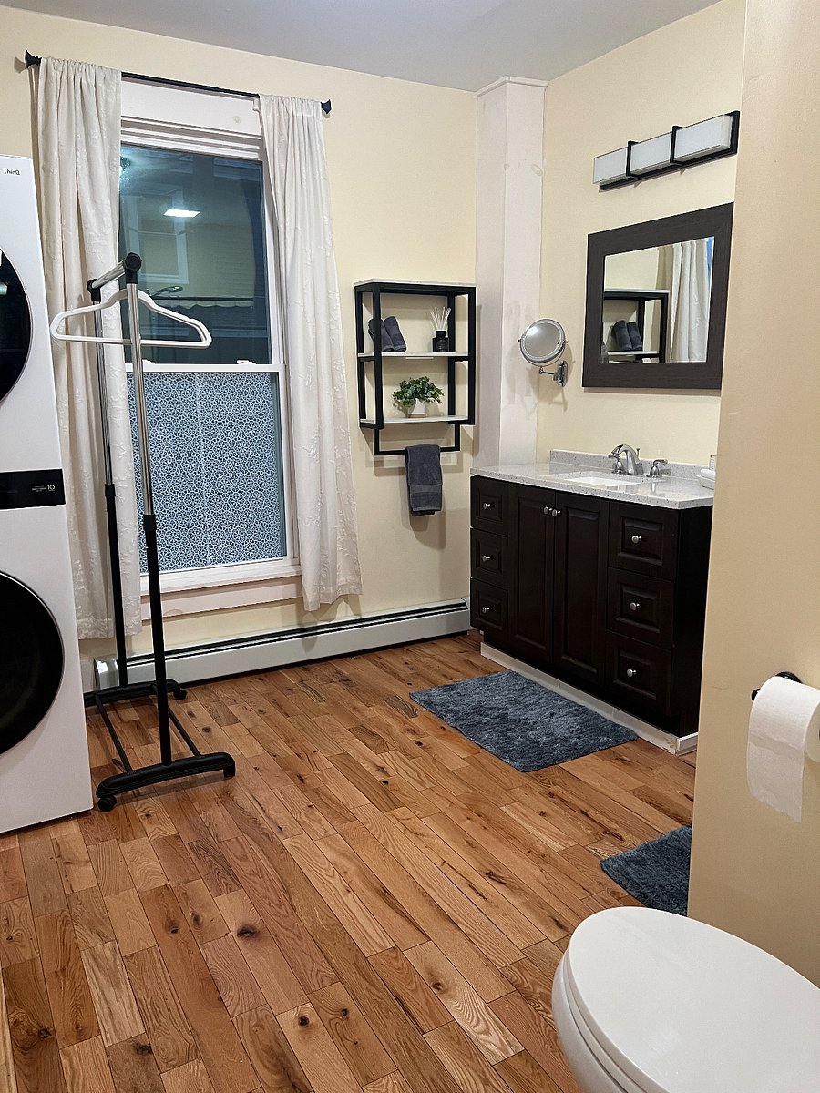 1st floor full bathroom