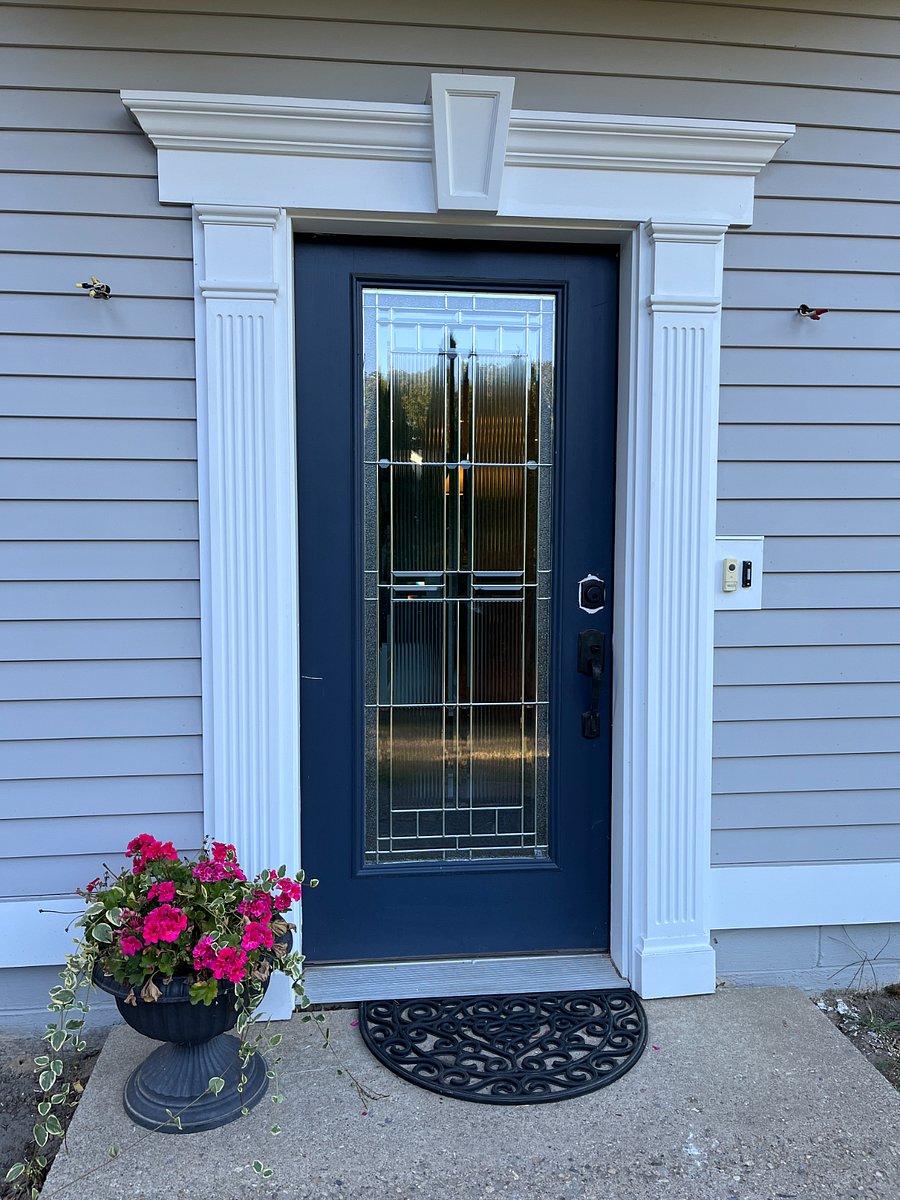 Front entrance to foyer and stairs to apartment