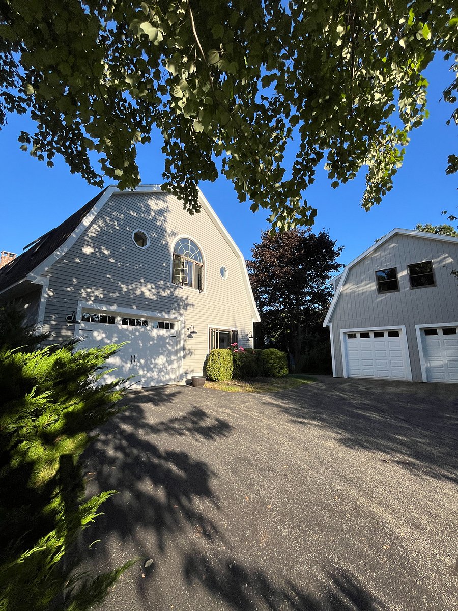 Second Floor Apartment overlooking gardens in a quiet setting.  Free space in covered detached garage.
