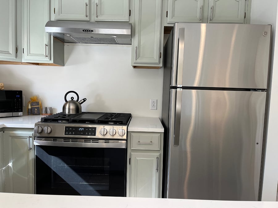 New appliances and quartz countertop. 