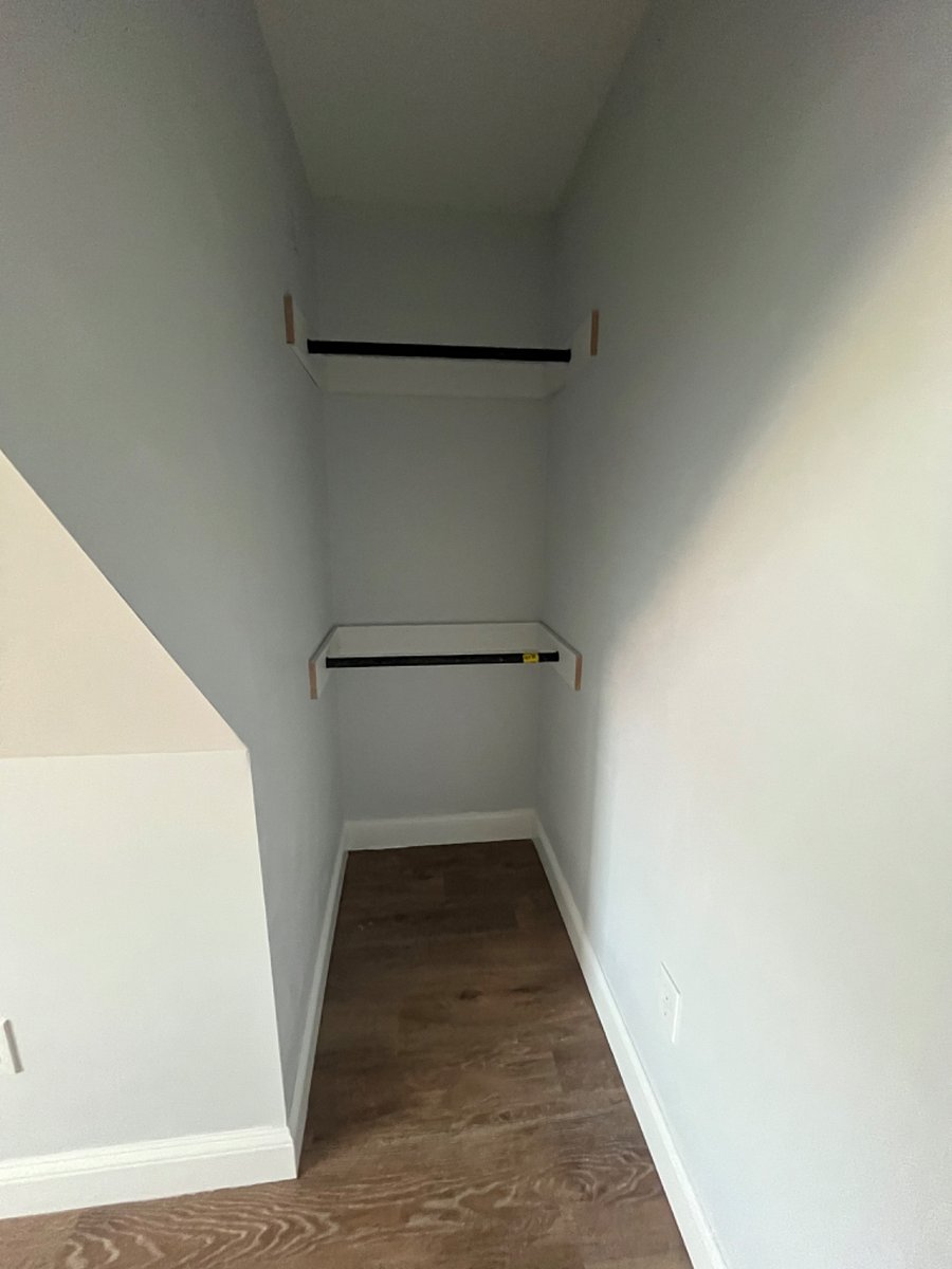 Room 2 office or bedroom space for full bed
Closet