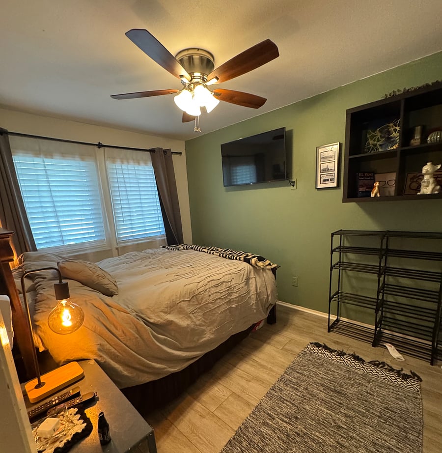 Bedroom 2 w/Queen