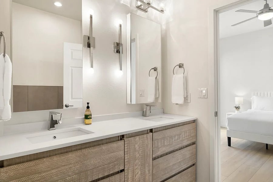 Double sinks in the main bedroom