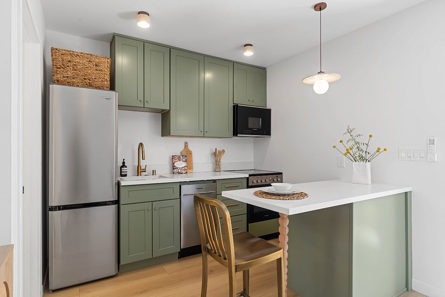 Kitchen with breakfast bar