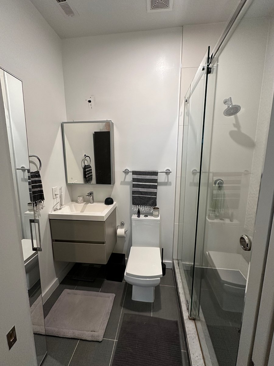 Master Bed Bathroom 