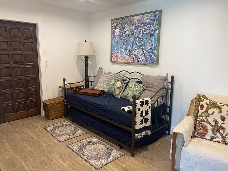 bonus room - sleeps 2 - trundle bed