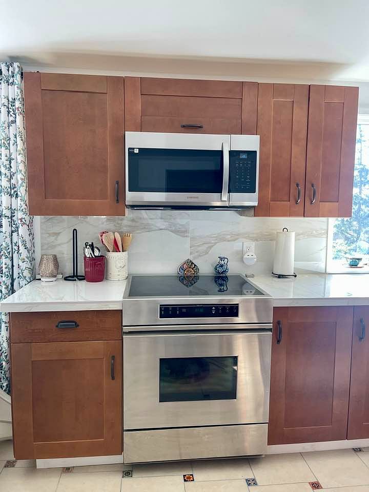 Beautiful and bright full kitchen, fully equipped