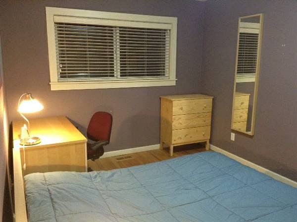 Desk and dresser in the bedroom