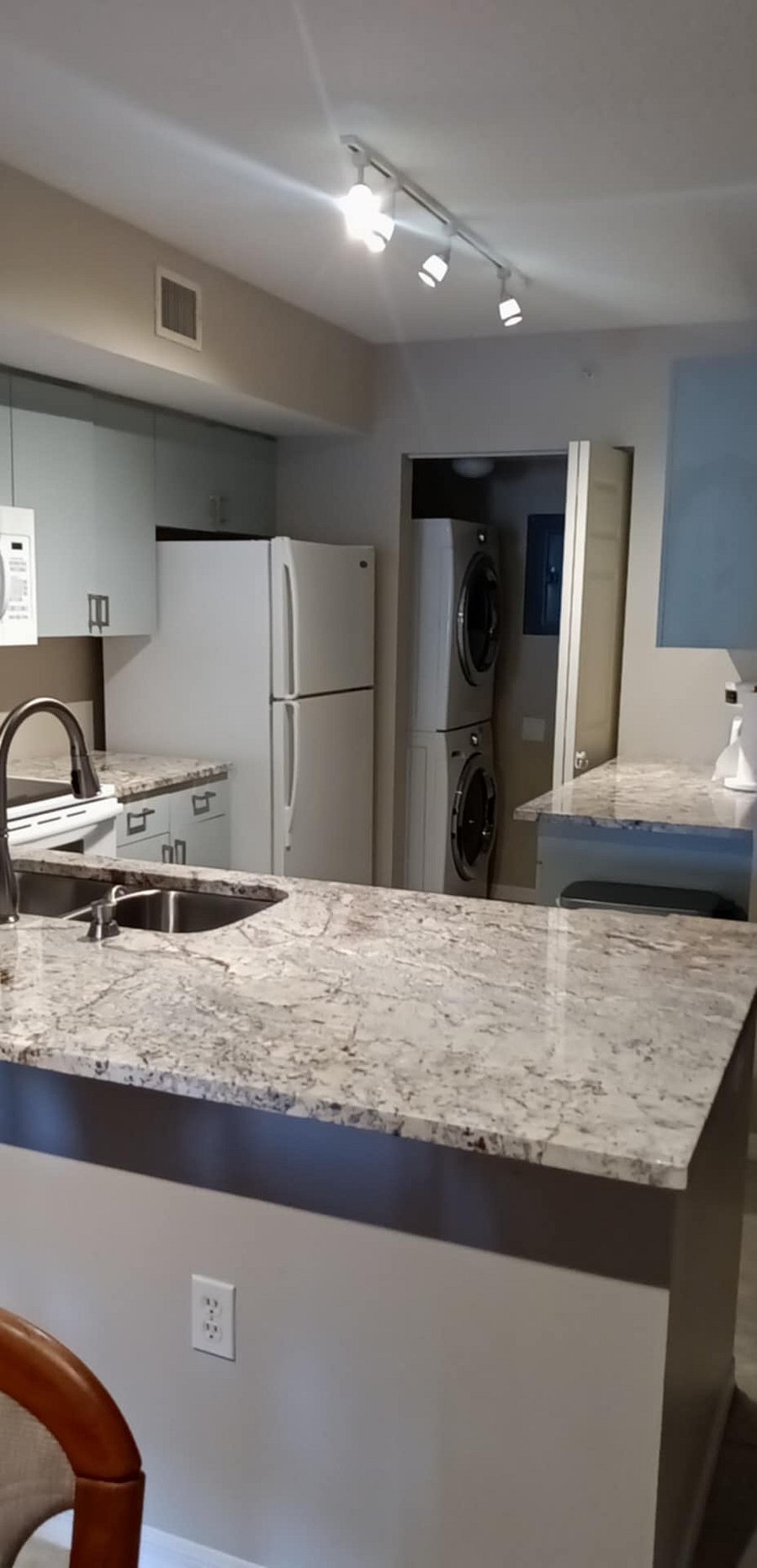 Furnished Finder property 888764_1 photo 3