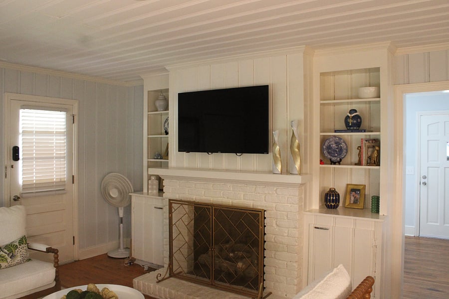 Living room - With gas logs for the winter months