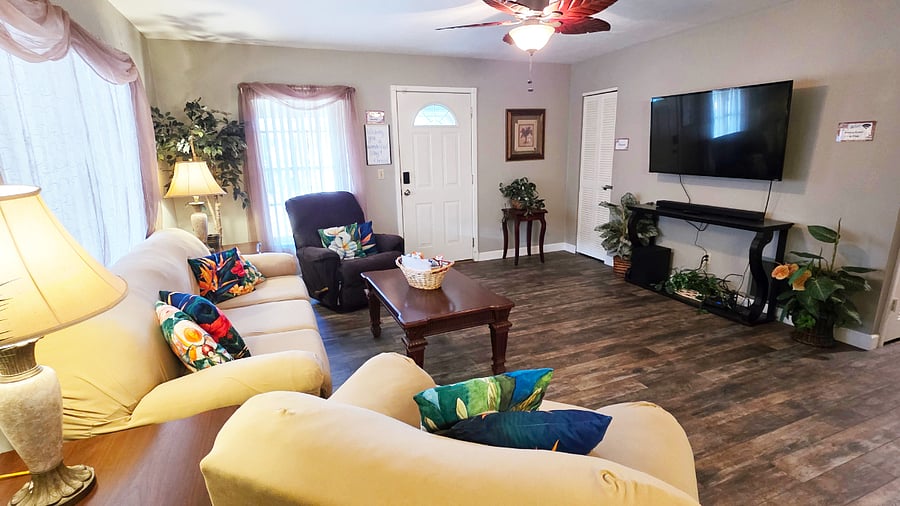 Furnished Finder property 888936_1 photo 3