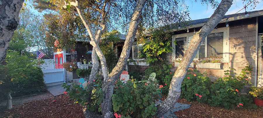 The front courtyard is a great place to gather with friends or just enjoy your morning coffee