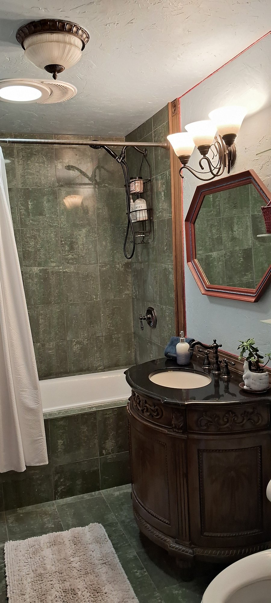 The primary ensuite, full bathroom