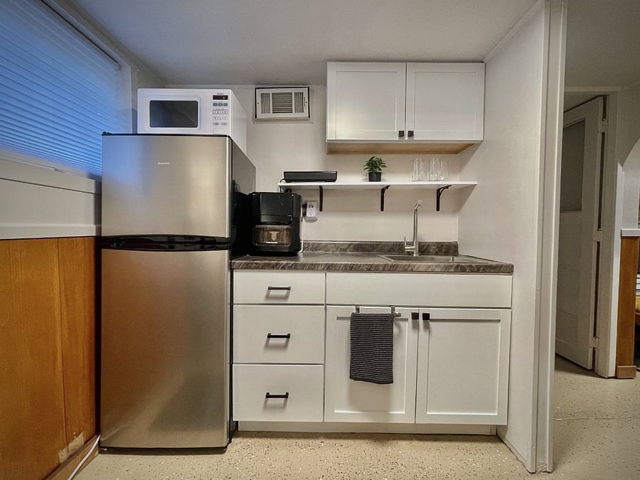 Brand new appliances: air-fry, bake, cooktop, and microwave.